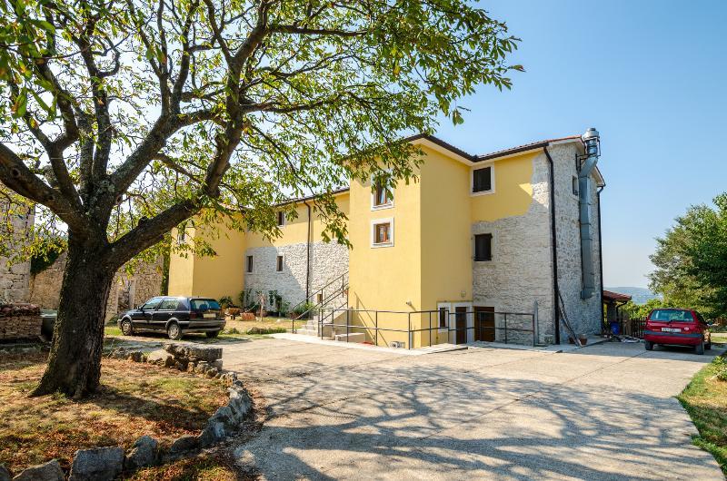 Villa Calussovo Ripenda Kras 外观 照片